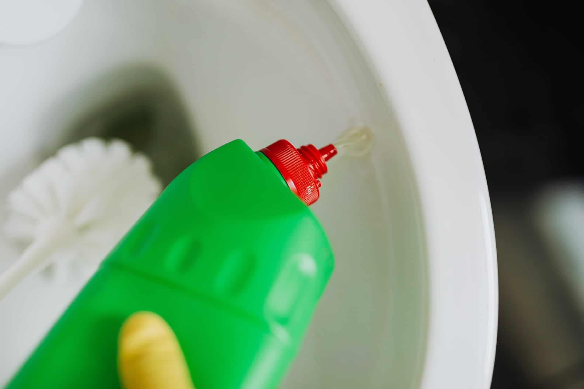 bathroom-cleaning-tips-to-save-time-and-worry